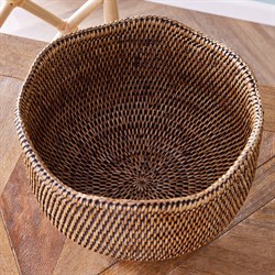 Hollis Updated Traditional Brown Rattan Footed Scalloped Planter|
