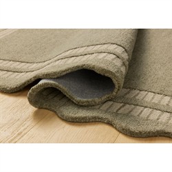 Scottie Updated Traditional Olive Wool Scalloped Solid Border Rug - 5'x7'6"|