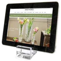 Simon Pearce Woodbury Modern Clear Glass Phone/Tablet Holder - Small|