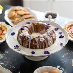 Juliska Berry &amp; Thread Whitewash Ceramic Cake Stand|