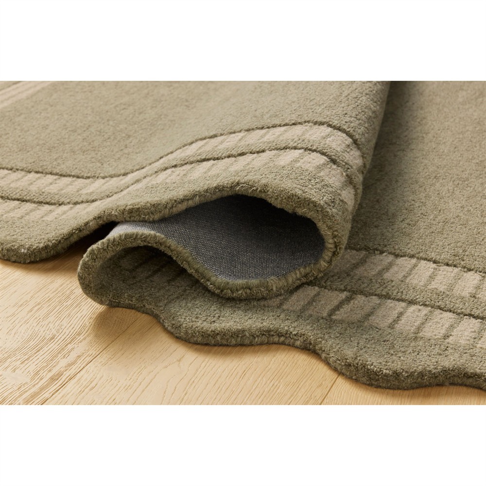 Scottie Updated Traditional Olive Wool Scalloped Solid Border Rug - 5'x7'6"|
