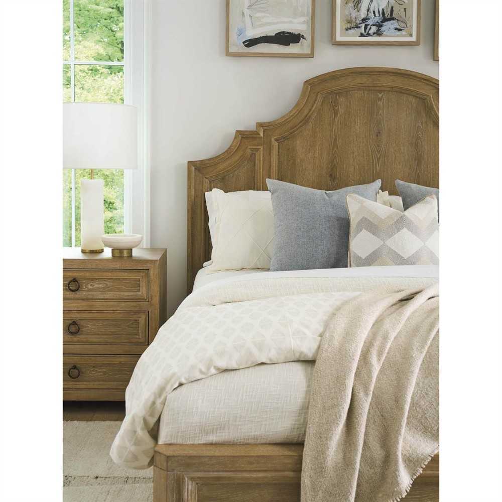 Valley Updated Traditional Brown Oak Wood Bed - Queen|