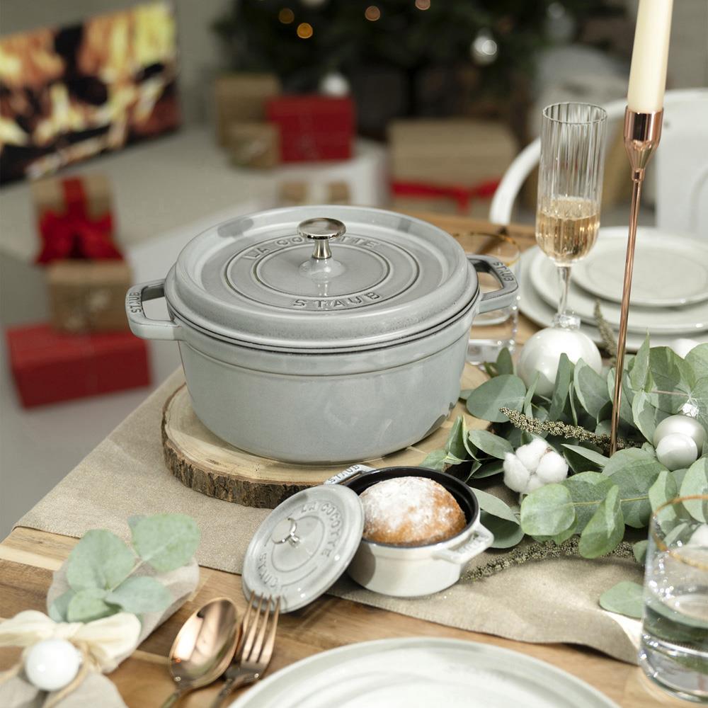 かーりん　staub ROUND COCOTTE 22センチ　グレー Amazon.com: STAUB Cast Iron Roaster/Cocotte, Round, 24 cm