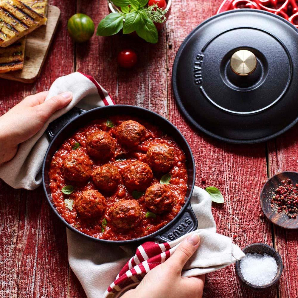 Staub Black Cast Iron Round Dish With Lid - 8 Inch|